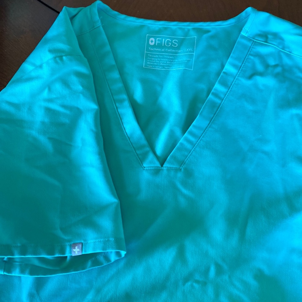 Figs XXL casma top color 1917 surgical green